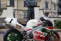 4.	1994 Castrol Steve Hislop RC45 (tribute) many bits of Steve’s and built by Colin Morris.